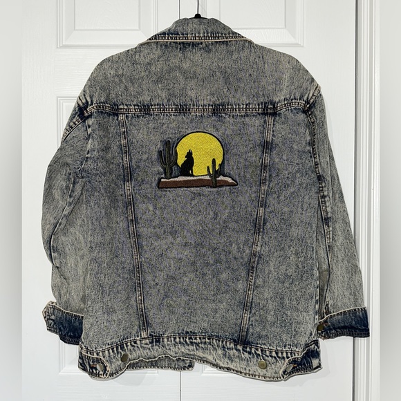 Embroidered Patch Vintage Style Acid Wash Denim Jacket - Picture 3 of 6